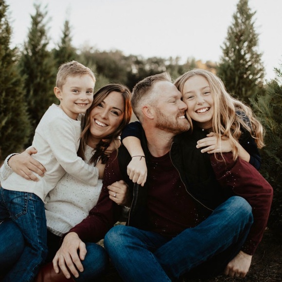 Meet your Posher, Jennifer - Picture 1 of 2